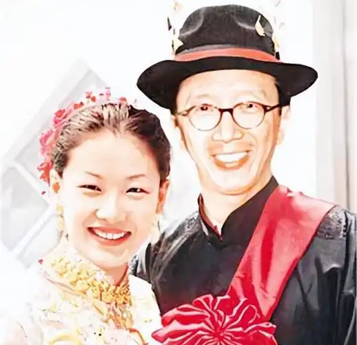 回顾香港财神爷弃发妻追陈慧珊风水师一句话他转身娶了伏明霞