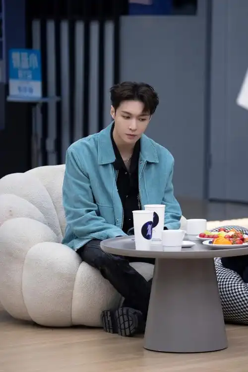 张艺兴#_#张艺兴百分百出品#    出品人@张艺兴已切"演员"号73随地