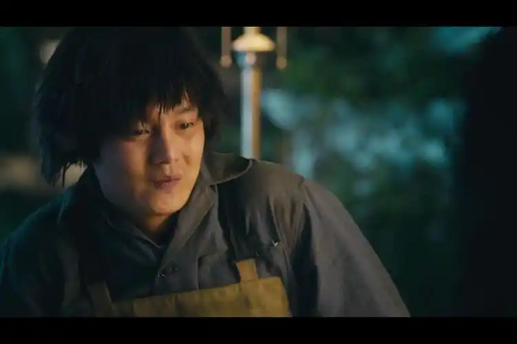 夏洛特烦恼:尹正禁不住偷看泳衣秋雅,但是自带bgm露出自己!