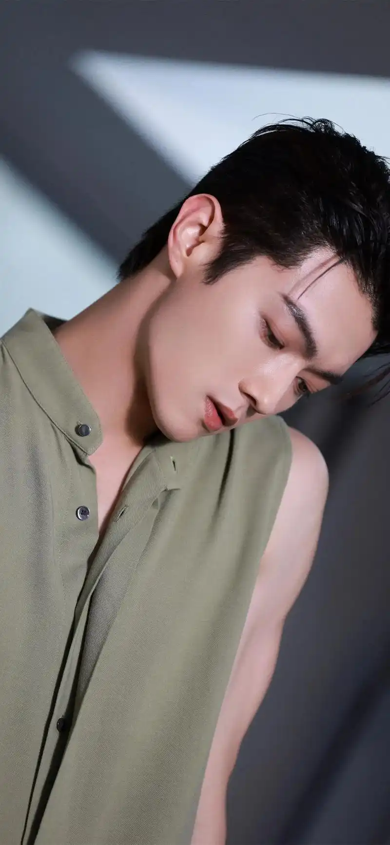 许凯,1995年3月5日出生于广东深圳,是中国内地