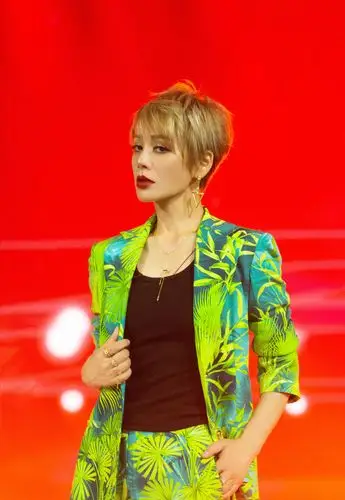 简介:《乘风破浪的姐姐》宁静图片,分享一组宁静图片给大家,图中的