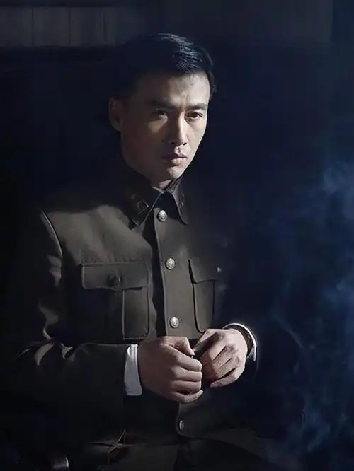 还担任了"百花奖"的连续剧组评委,可以见得柳云龙真的实现了誓言,混出