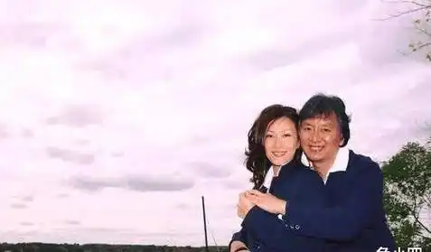 陈慧珊:与伏明霞丈夫有过一段情,41岁替夫还债,她在追求什么?