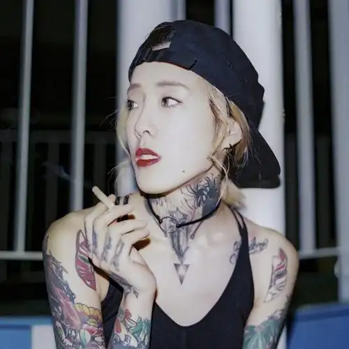 吸烟纹身女痞子头像