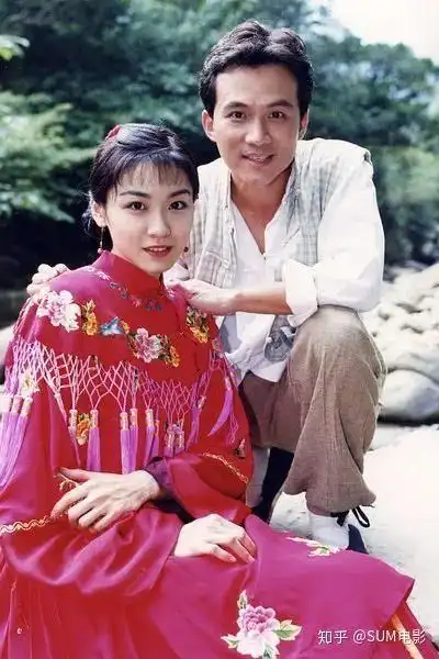 长得是一张超级明星脸,侧面很像林青霞,笑起来又有点像潘仪君,江祖平