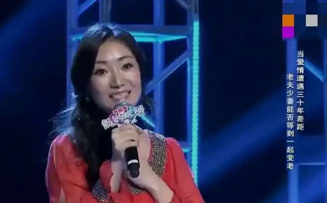 扣的大美女,如今是一个女孩的妈妈,上海著名滑稽演员龚仁龙的现任妻子